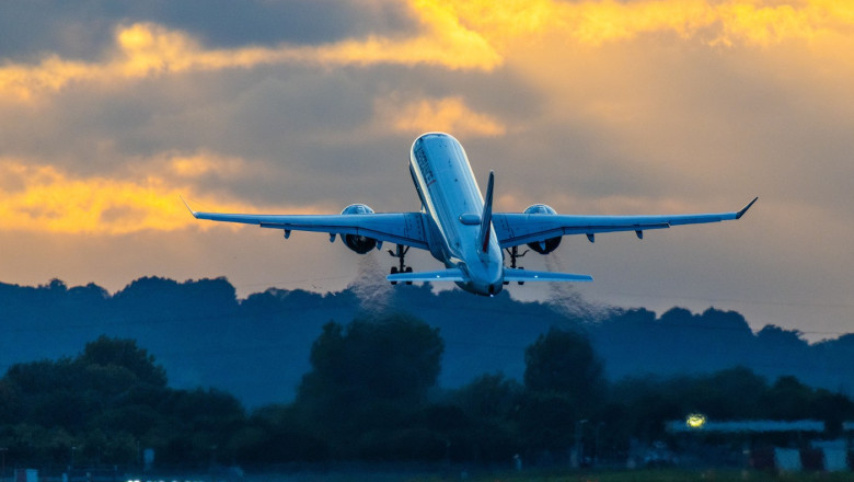 Zeci de infractori condamnati in Anglia, expulzati in Romania cu bani pe card. Ministrul britanic Mahmood: „Nu da bine” Imagine