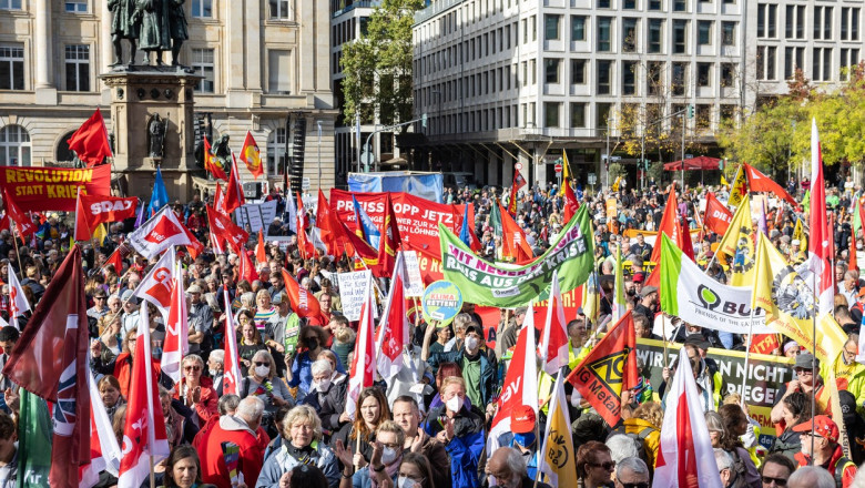 Zeci de mii de oameni au protestat in sase orase mari din Germania si cer ajutor, ca urmare a cresterii costurilor traiului Imagine