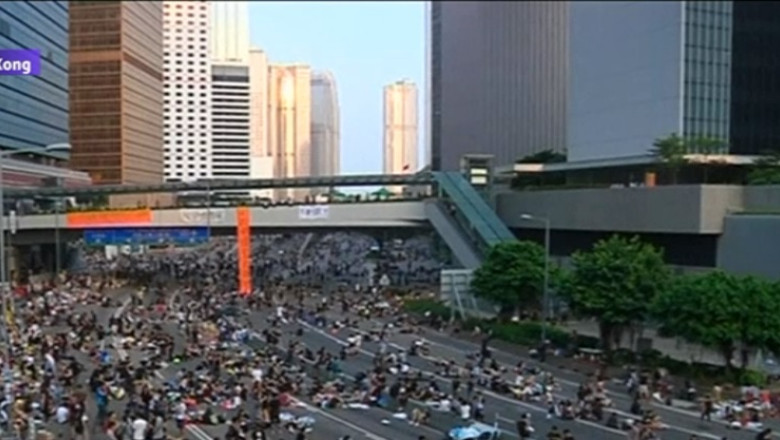 Zeci de mii de oameni continua protestele in Hong Kong Imagine