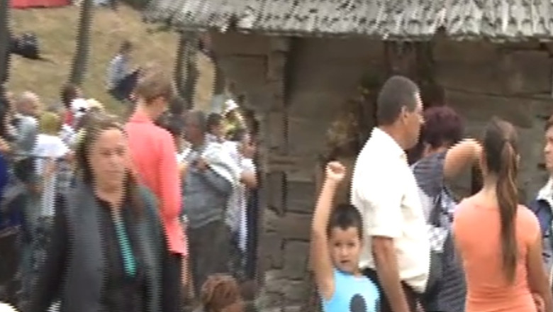 Zeci de mii de pelerini se afla la manastirea Nicula Imagine