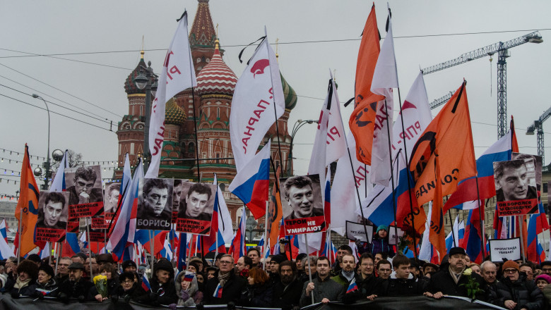 Zeci de mii de rusi au manifestat impotriva lui Vladimir Putin Imagine