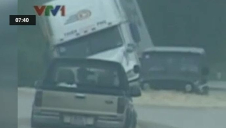 Zeci de morti in inundatiile din Vietnam Imagine