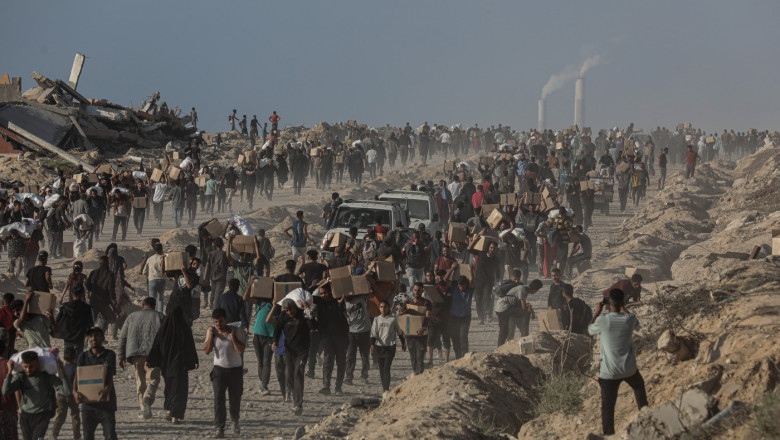 Zeci de morti si sute de raniti in Gaza, langa un centru de ajutoare umanitare. „Am mers ca sa ne hranim copiii, dar a fost o capcana” Imagine