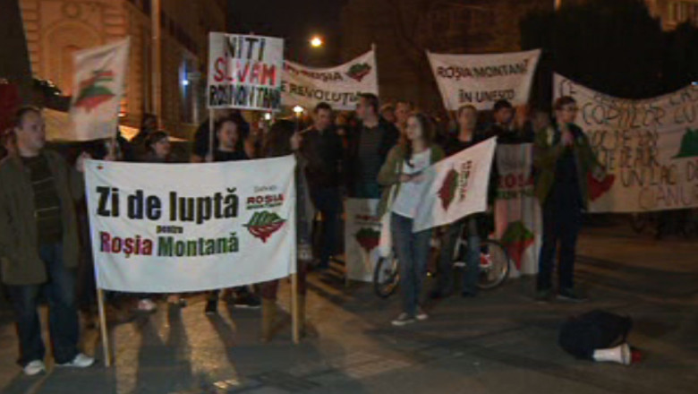 Zeci de oameni din Iasi si Botosani au iesit la proteste fata de proiectul minier de la Rosia Montana Imagine