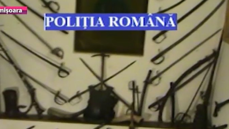 Zeci de obiecte de patrimoniu gasite de politisti. Oamenii legii au descoperit arme, sabii si baionete Imagine
