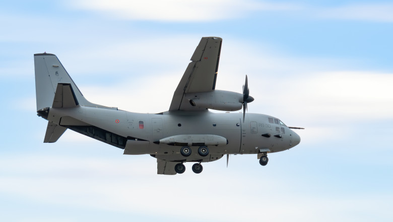 Zeci de palestinieni, evacuati din Gaza si adusi in Romania cu o aeronava militara. Printre ei, mai multi copii bolnavi Imagine