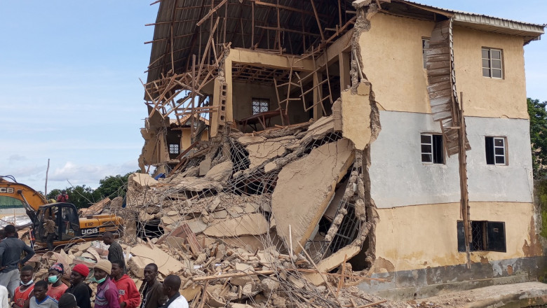 Zeci de persoane au murit sau au fost ranite, dupa ce o scoala din Nigeria s-a prabusit in timpul examenelor Imagine