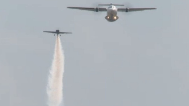 Zeci de piloti au facut acrobatii uluitoare la un miting aviatic din Satu Mare Imagine