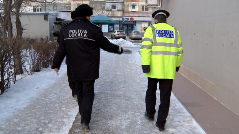 Zeci de proprietari de societati comerciale au fost amendati de Politia Locala pentru necuratarea trotuarelor Imagine