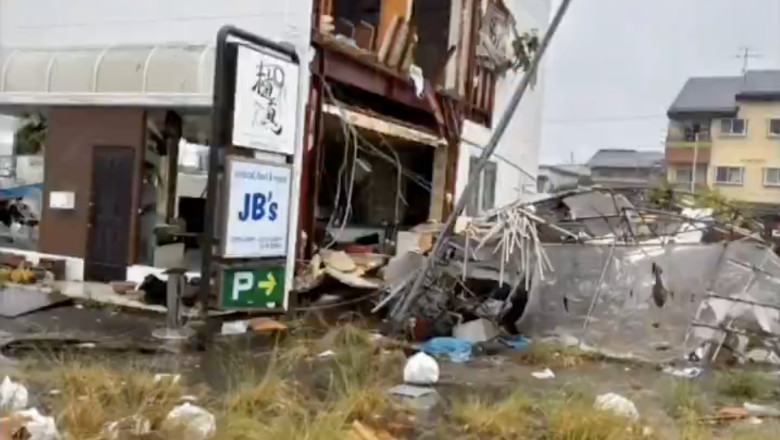 Zeci de raniti in Japonia din cauza unui taifun care a lovit coasta de est a tarii Imagine