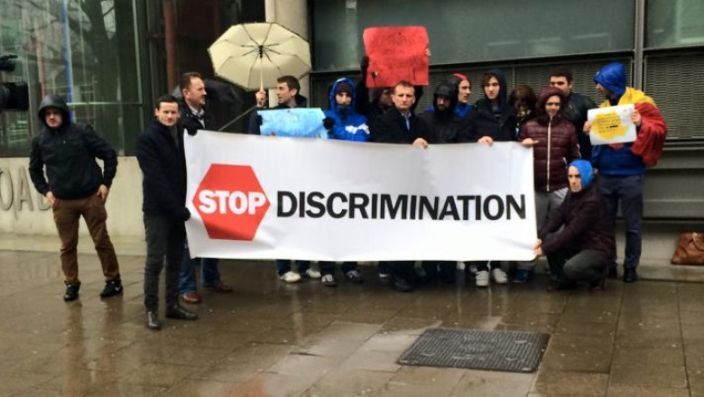 Zeci de romani protesteaza la Londra, nemultumiti de documentarul „Vin romanii!” Imagine