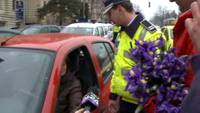 Zeci de soferite au fost trase pe dreapta si amendate cu...flori si martisoare.  Imagine