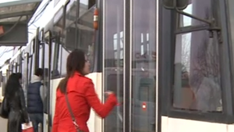 Zeci de tramvaie sunt blocate in trafic in Capitala Imagine