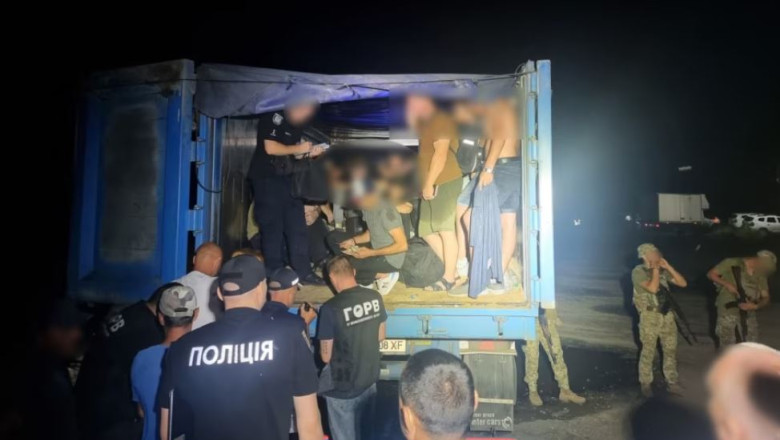 Zeci de ucraineni, care incercau sa treaca granita clandestin, au fost arestati la frontiera cu Romania si Republica Moldova Imagine