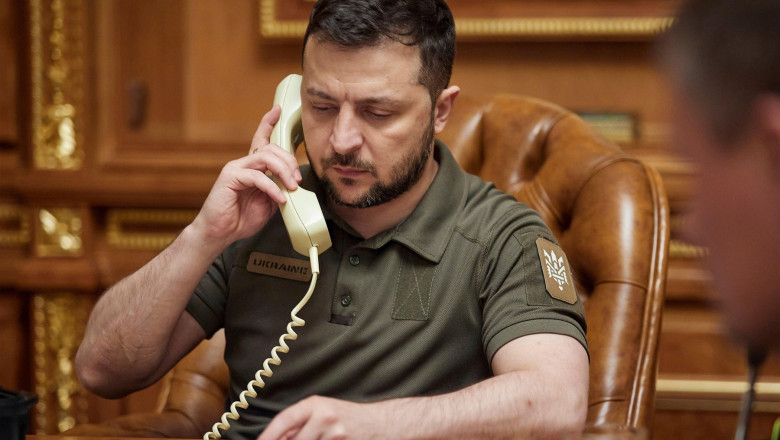 Zelenski a vorbit o ora la telefon cu Macron. Tema: livrari de rachete, drone si pregatirea pilotilor ucraineni pe avioane Mirage Imagine
