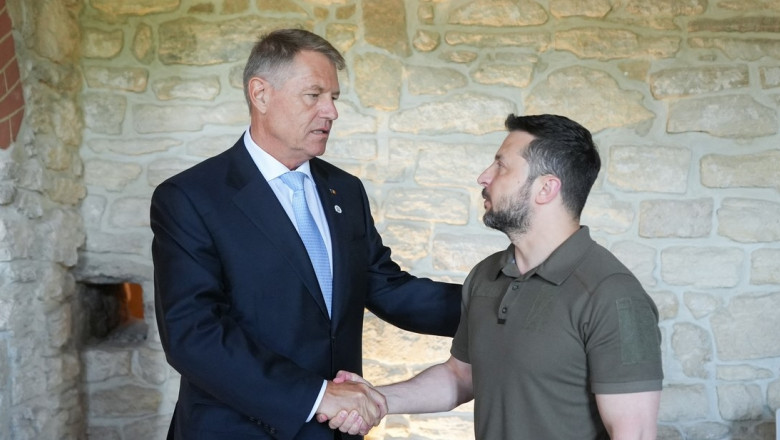 Zelenski: Multumesc lui Dumnezeu ca a aparut Romania inteligenta si Klaus Iohannis m-a ajutat Imagine