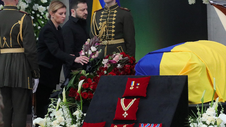 Zelenski si sotia sa, Olena, prima aparitie publica de la inceputul razboiului, la funeraliile fostului presedinte al Ucrainei Imagine