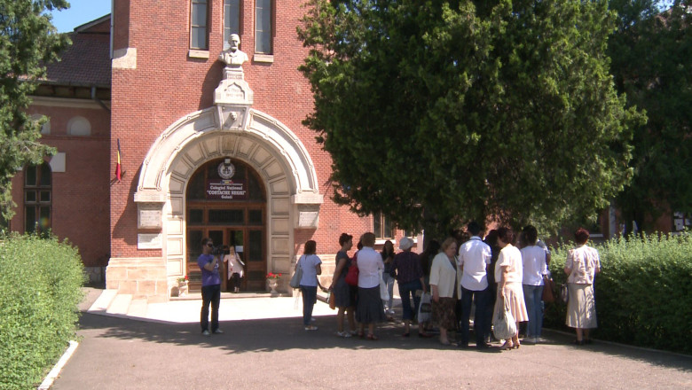 Zi cu emotii pentru absolventii clasei a opta. Astazi s-au afisat rezultatele la evaluarea nationala. Imagine