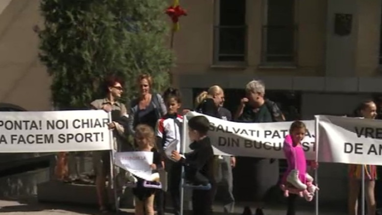 Zi de protest in Capitala. Micii hocheisti si patinatori au iesit in strada Imagine