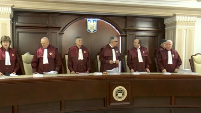 Zi decisiva pentru Guvern. CCR discuta azi contestatia PDL referitoare la remanierea guvernamentala Imagine