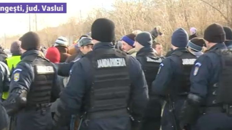 Zi tensionata la Pungesti. Zeci de localnici care se opun explorarii gazelor de sist s-au batut cu jandarmii Imagine