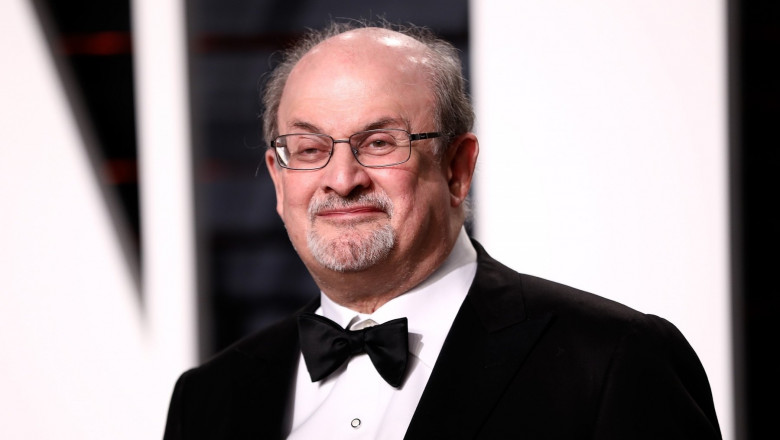 Ziarele din Iran il lauda pe atacatorul lui Salman Rushdie: „De 1.000 de ori bravo”, „Mainile lui trebuie sarutate” Imagine