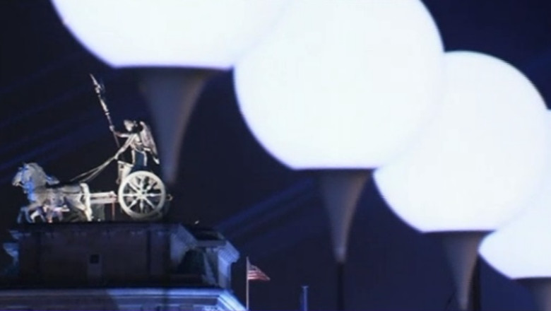 Zidul Berlinului, recreat cu ajutorul a 8.000 de baloane luminoase Imagine