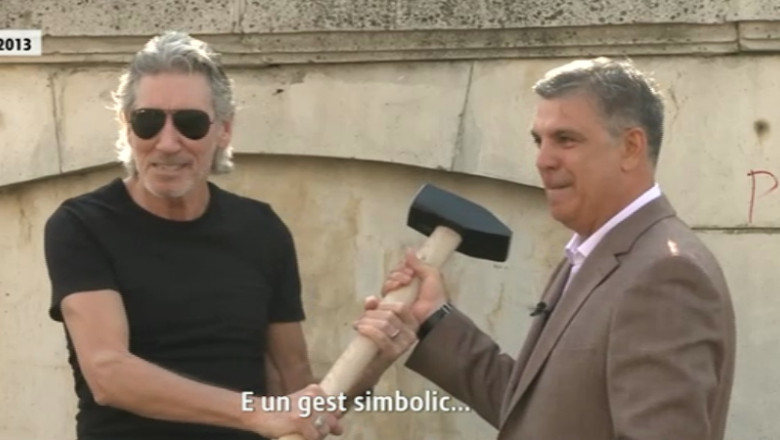 Zidul de la Palatul Parlamentului, daramat simbolic de Valeriu Zgonea, e tot in picioare. Alesii nu au bani pentru reamenajarea zonei Imagine