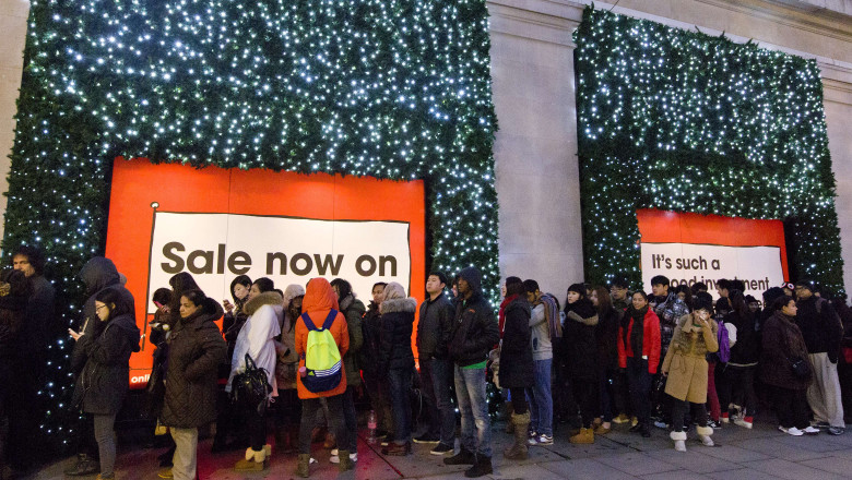 Ziua chilipirurilor in Marea Britanie. Magazinele au facut reduceri de pana la 80%, in a doua zi de Craciun Imagine