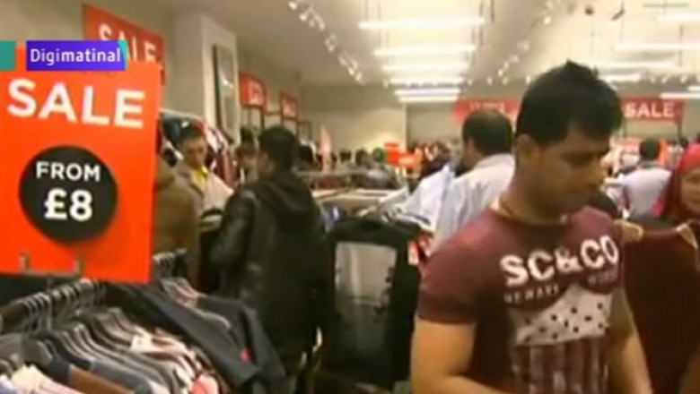 Ziua cumparaturilor in Marea Britanie. Magazinele fac reduceri de pana la 80% Imagine