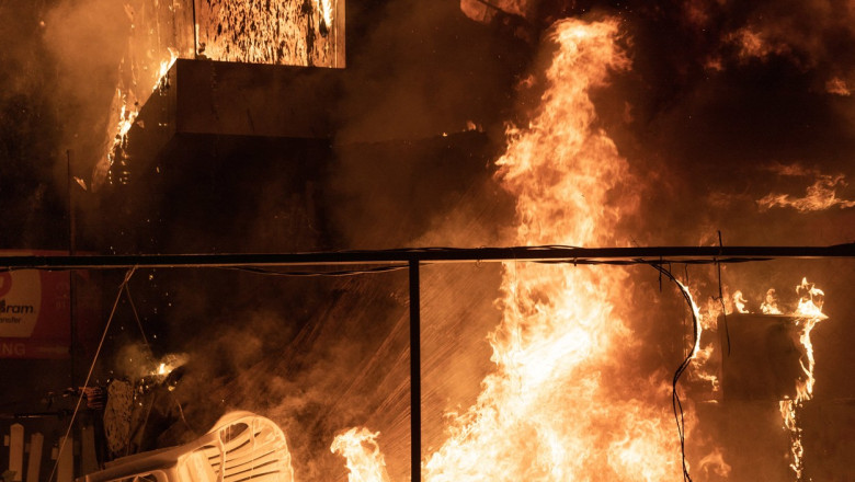 ”Ziua Furiei” in lumea musulmana. Ambasada SUA din Liban, incendiata si atacata de militanti pro-palestinieni Imagine