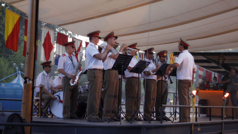 Ziua Marinei Romane la Timisoara, cu muzica, navomodele si... noduri marinaresti Imagine