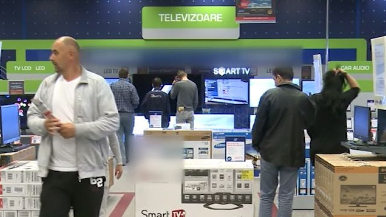 Ziua Muncii in magazine: clientii le-au luat cu asalt, atrasi de reducerile spectaculoase Imagine