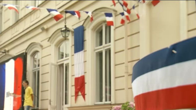 Ziua Nationala a Frantei. La parada de pe Champs Elysee participa si un detasament de militari romani Imagine