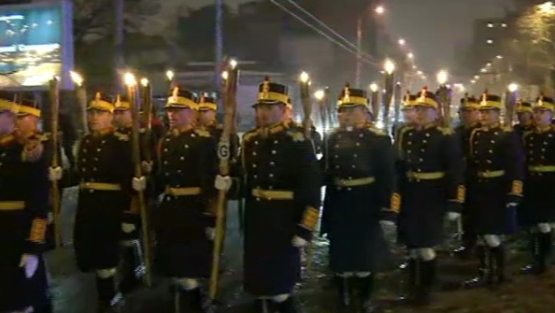 ZIUA NAtIONALA A ROMANIEI. Retragere cu torte in marile orase, omagiu pentru soldatii care au murit pentru tara Imagine