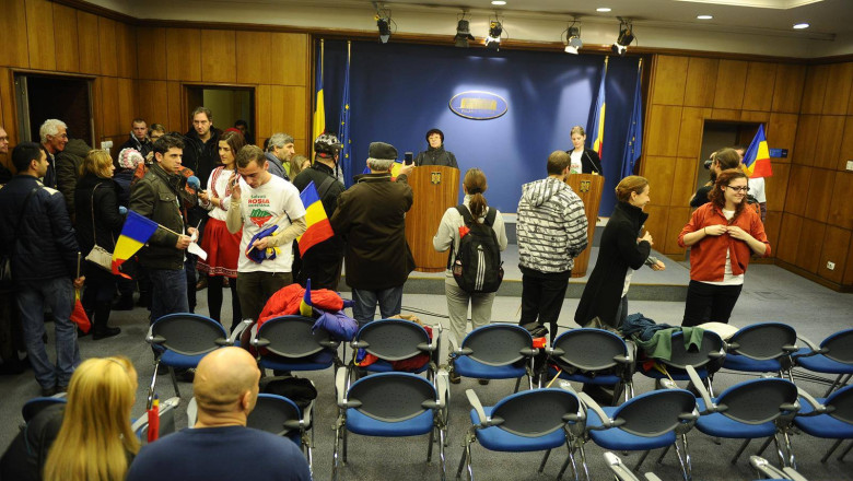 Ziua portilor deschise. Mii de oameni au vizitat Guvernul si Parlamentul  Imagine