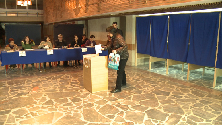Ziua votului in Bihor. Cei mai multi alegatori au trecut pe la urne dupa pranz Imagine