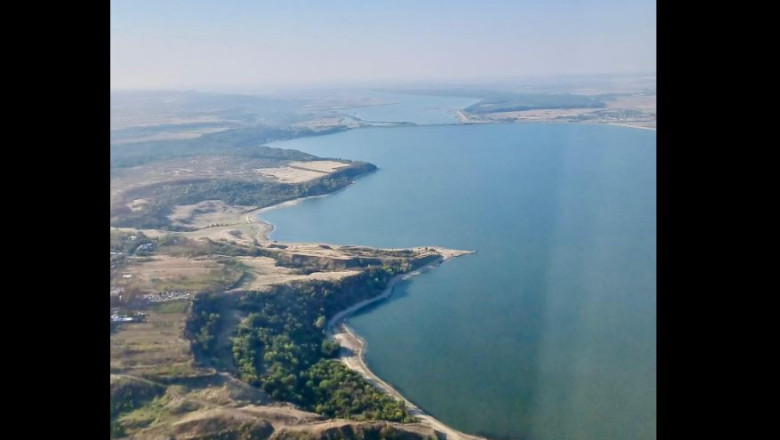 Zonele din tara cu risc mare de inundatii, evaluate din elicopter. Fechet: Nu vom avea probleme, cei 1.200 km de diguri sunt in regula Imagine